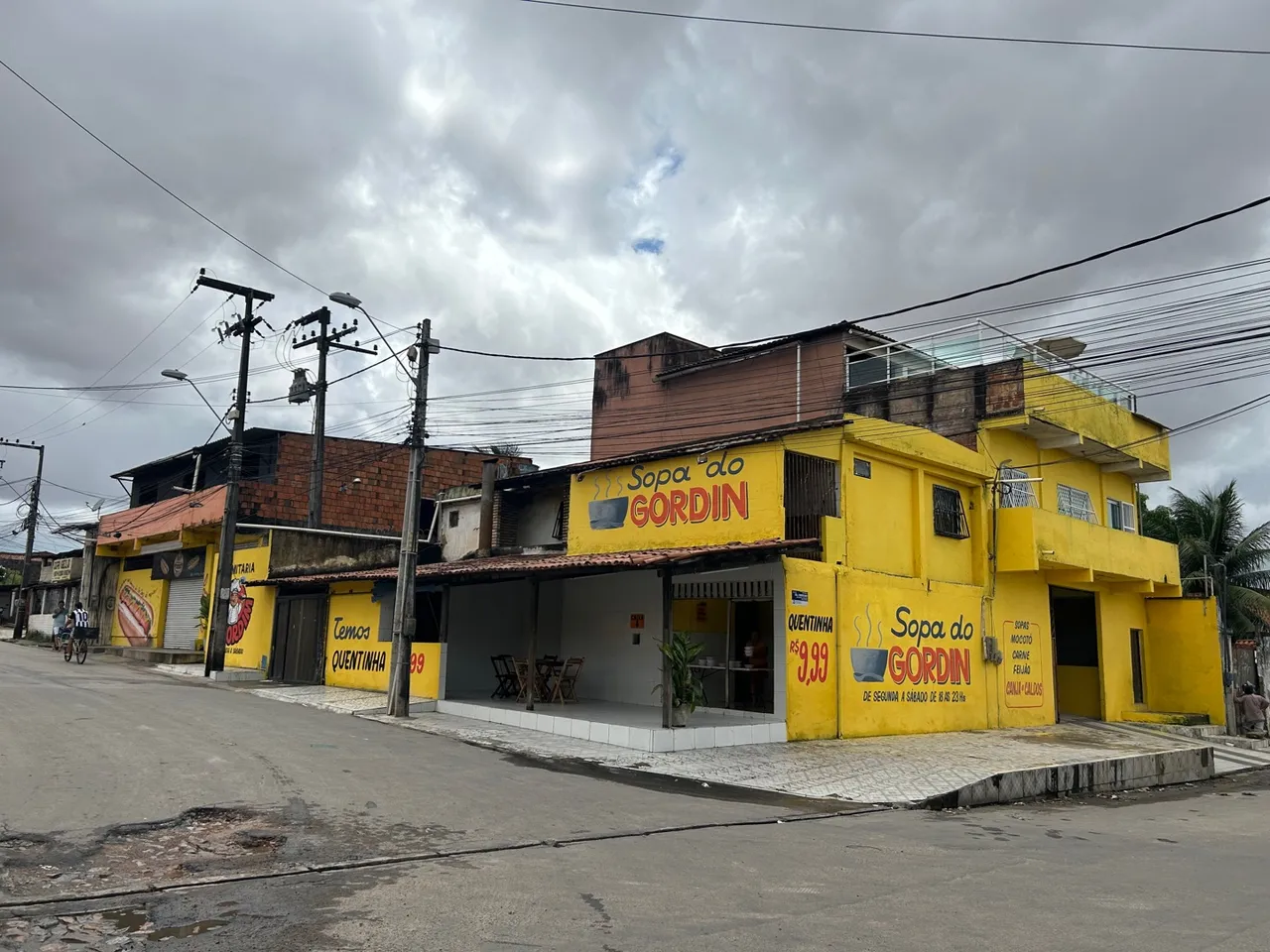 Vendo prédio comercial esquina 17.60 x 33.00 metros