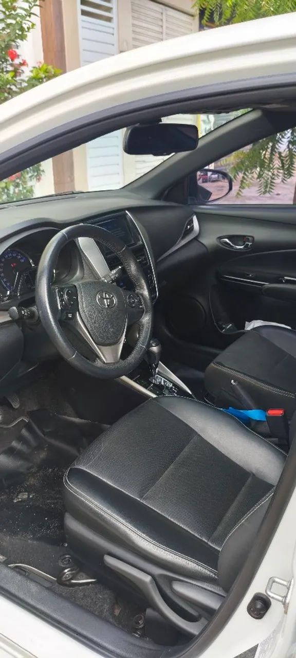 Toyota yaris com teto solar - Foto 2