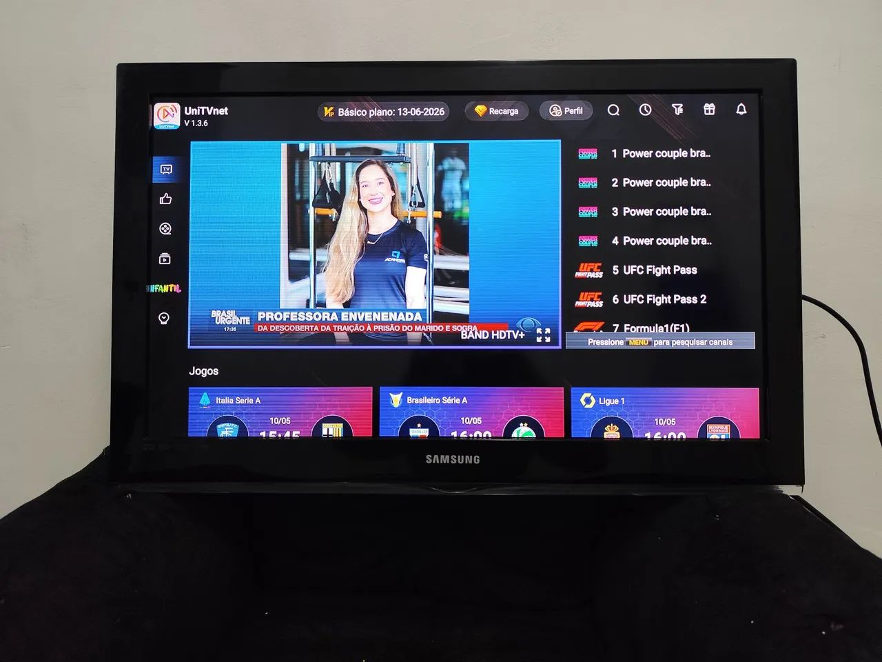 TV Samsung 32 polegadas digital funcionando perfeitamente não é smart só colocar uma box