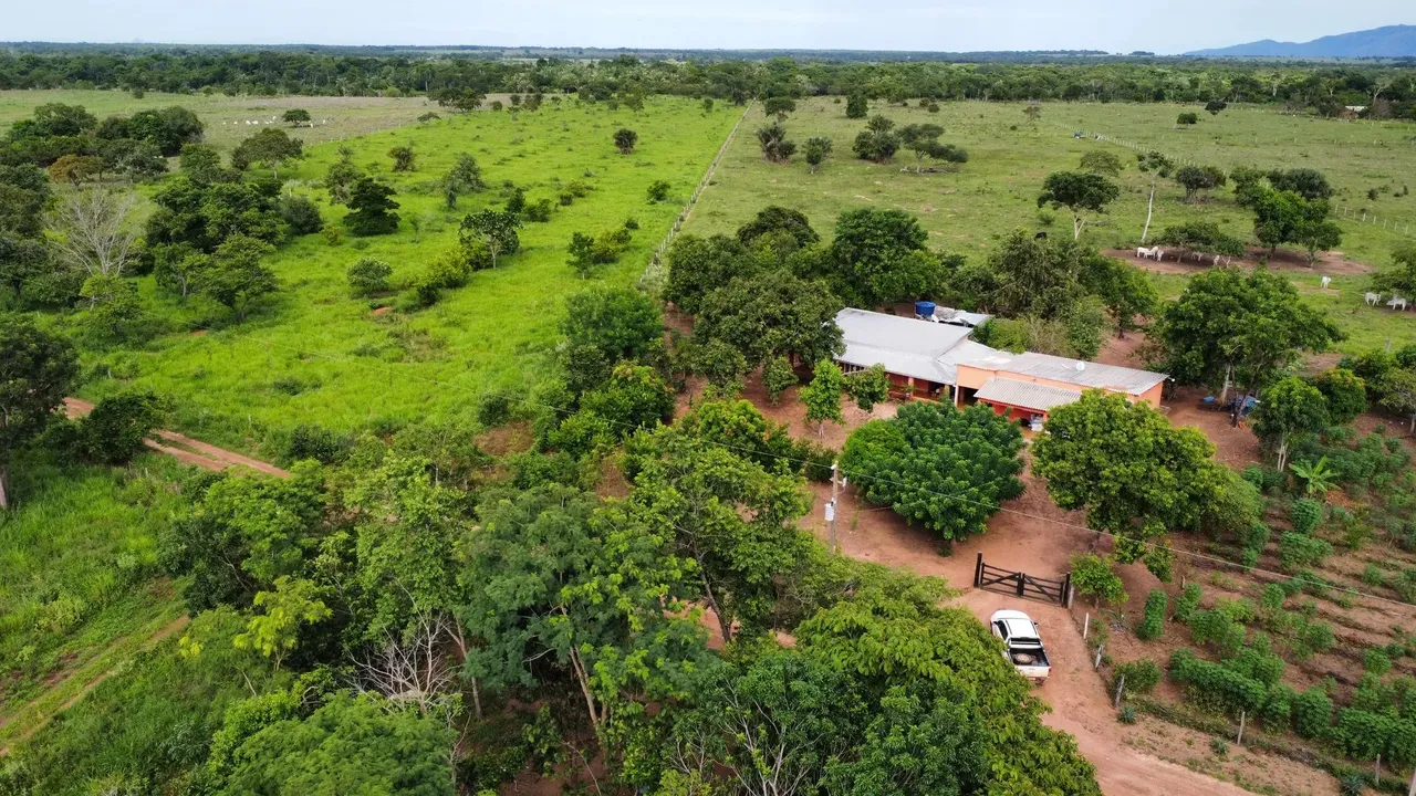 Sítio c/ 12,5he, beira de Rio, 50km de Cuiabá-MT