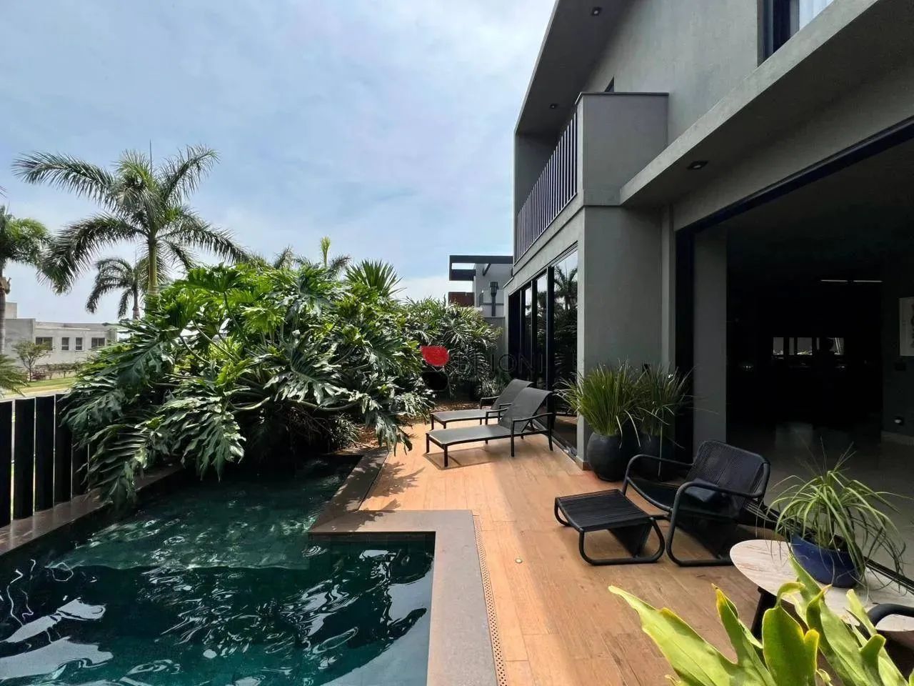Casa Sobrado de Alto Padrão com 310m², 3 quartos/suítes à venda no Condomínio Alto do Cast
