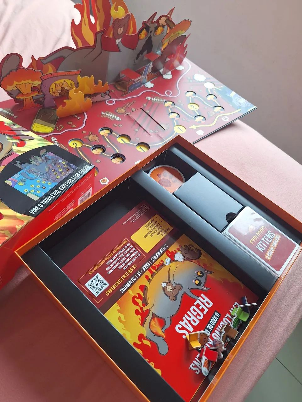 Exploding Kittens: O Jogo de Tabuleiro