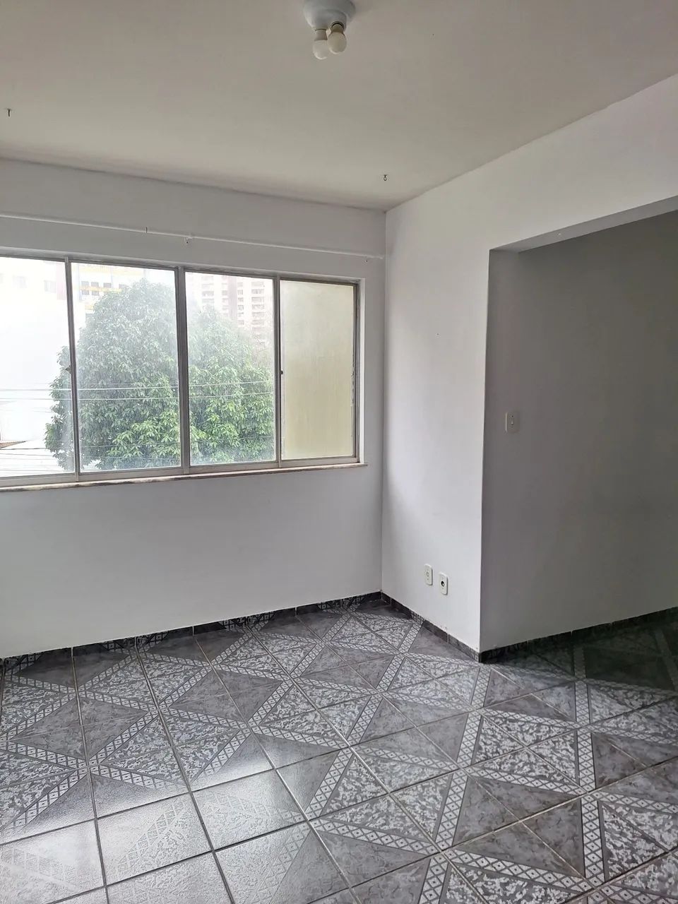 Alugo Apartamento 3/4