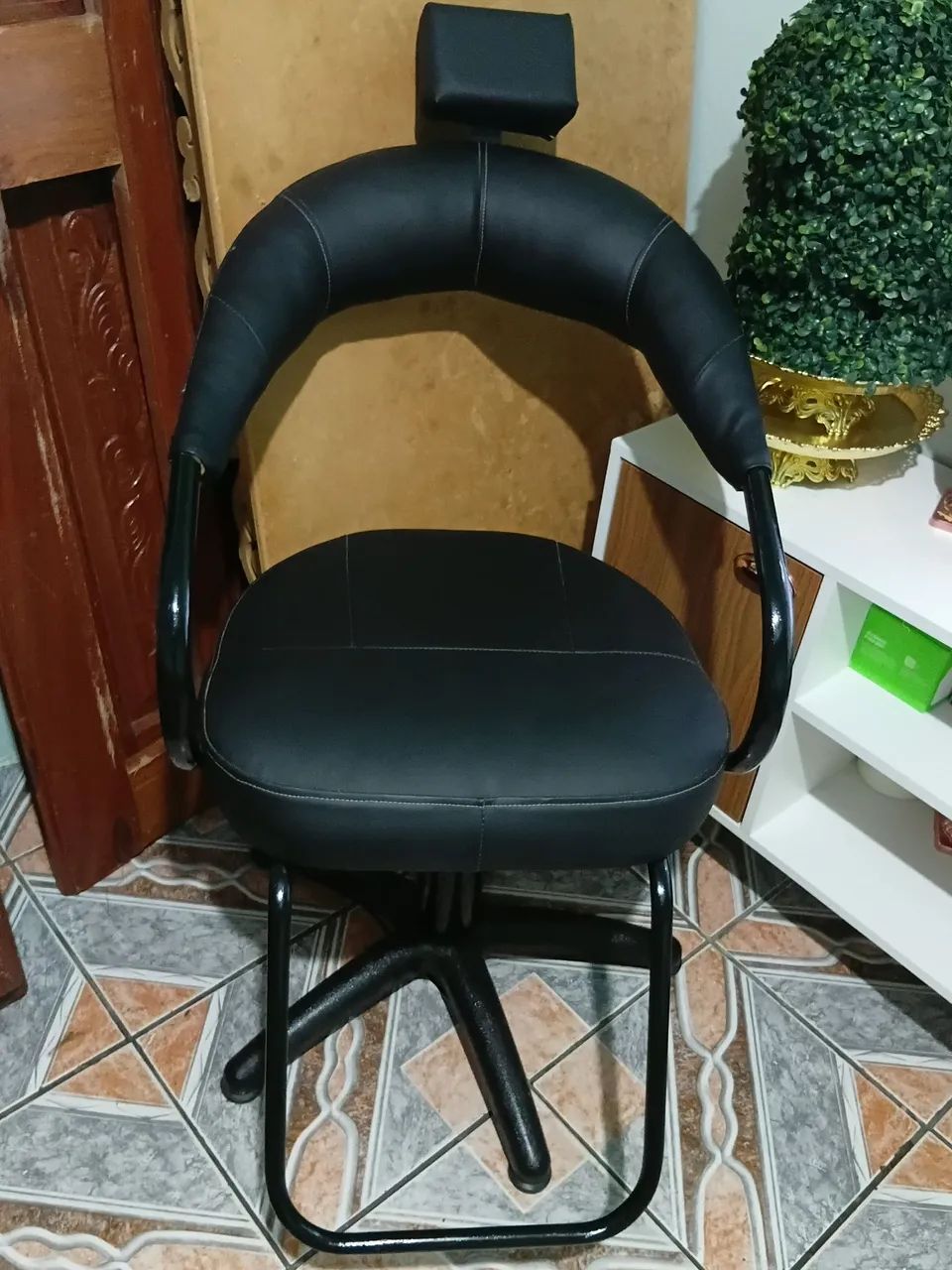Semi-new Salon and Barber Chair