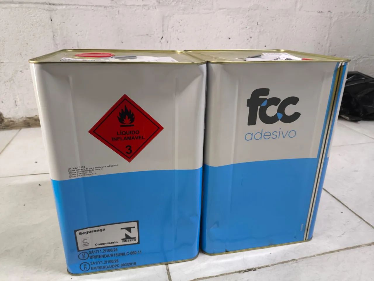 Latão de Cola Adesiva de contato - 14 Kg. Cola de contato para sapateiros, manutenção, etc - Foto 3