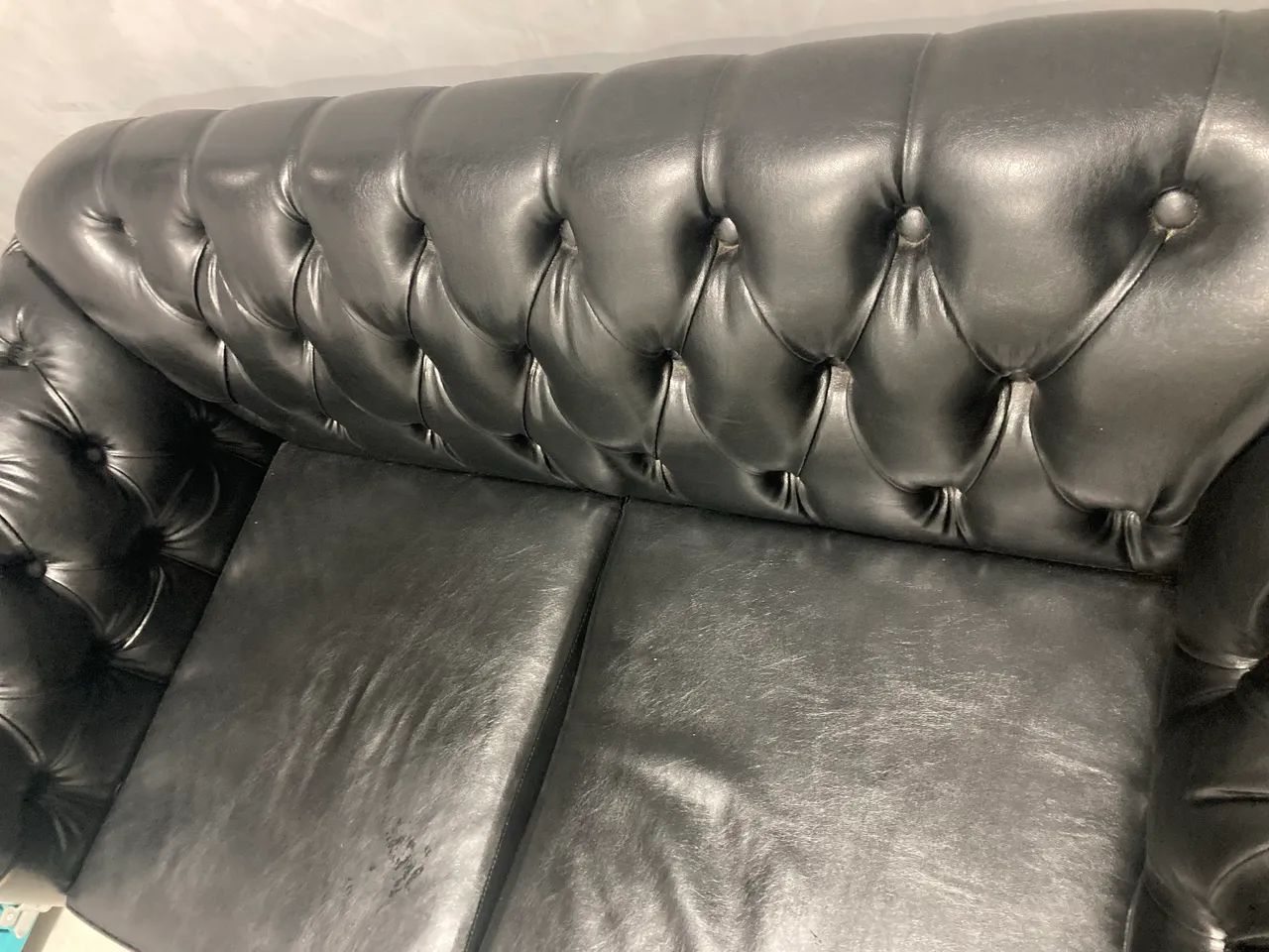 Sofa Capitone Preto lindo! - Foto 2