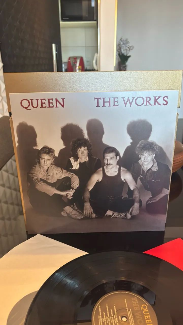 LP / VINIL | QUEEN - THE WORKS  | 180 GRAMAS | IMPORTADO - Foto 2