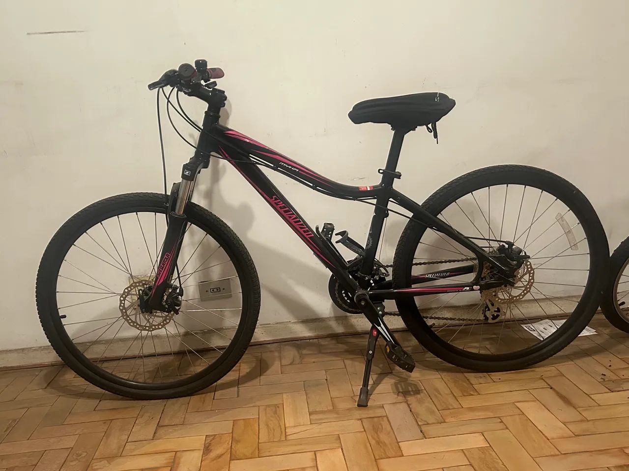Specialized Myka Aro 26 preta e rosa