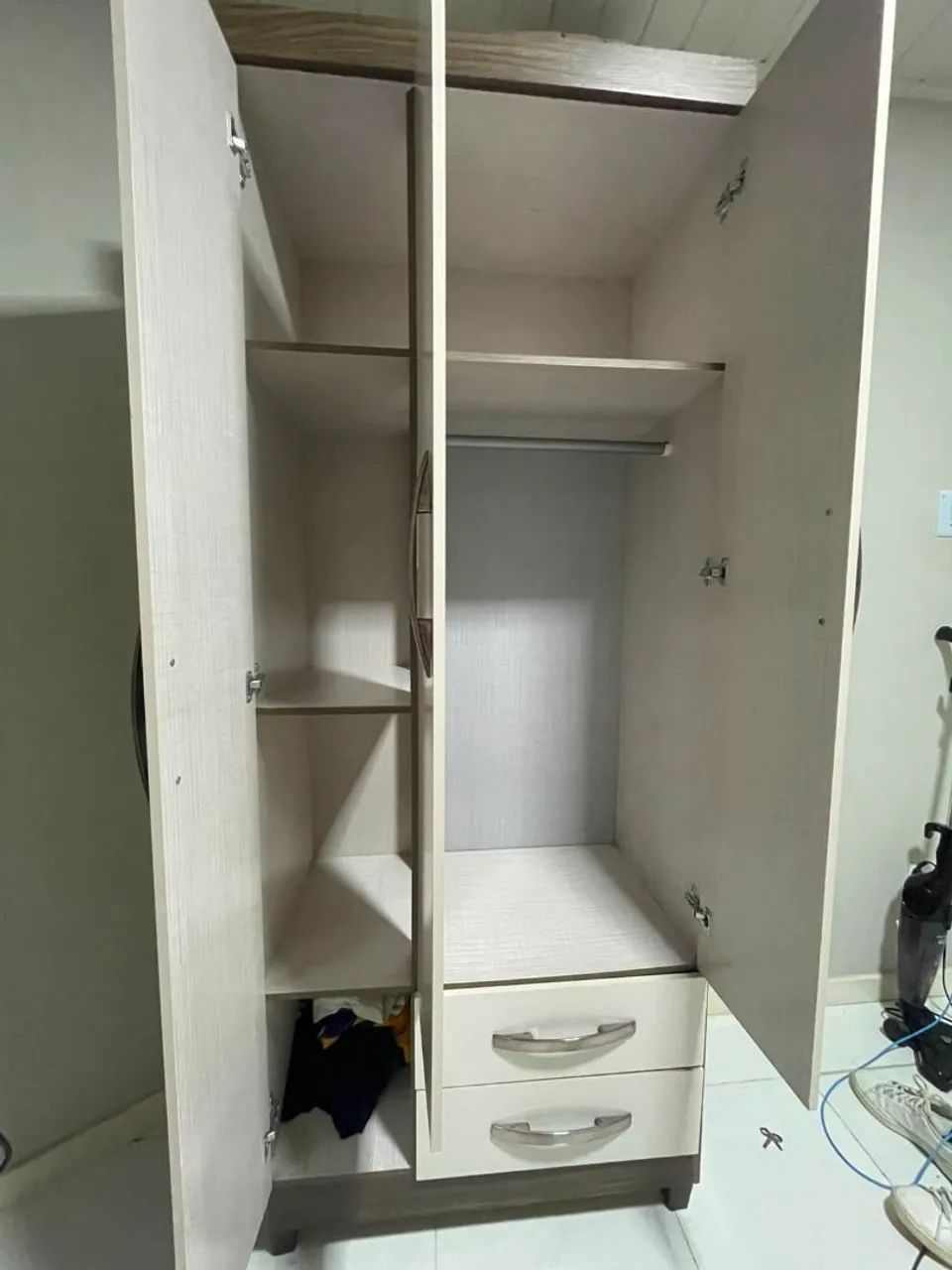 Guarda roupa - 3 portas ( menos de um ano de uso ) - Foto 2