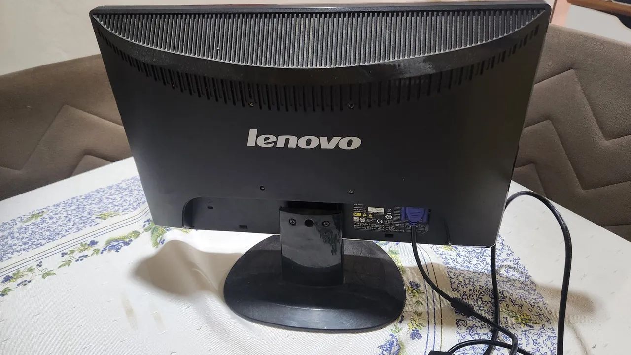 Monitor Lenovo - Usado - Funcionando perfeitamente  - Foto 2