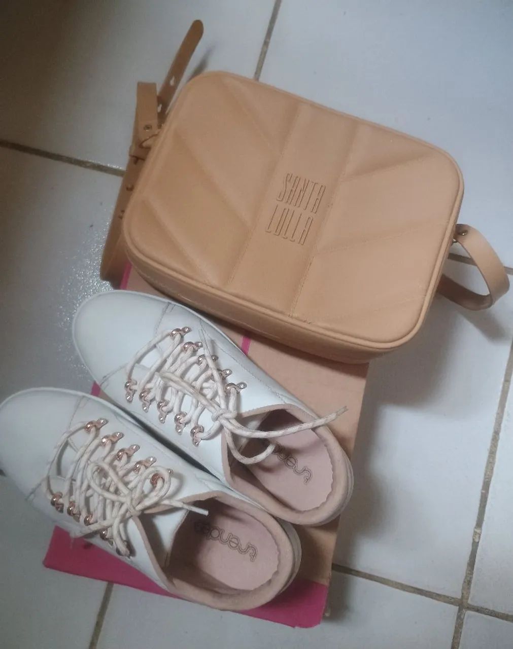 Tênis R$50 + bolsa de brinde 
