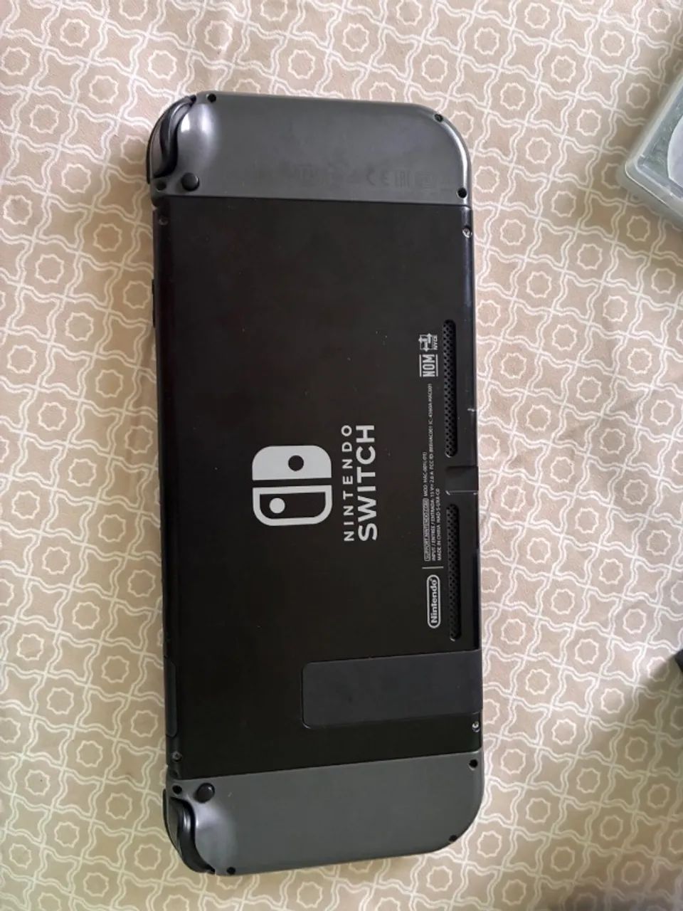 Nintendo switch com DOIS jogos em perfeitas condições  - Foto 2