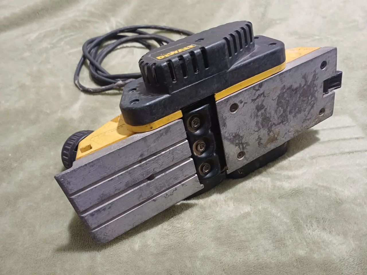 Plaina elétrica dewalt dw-680 - Foto 3