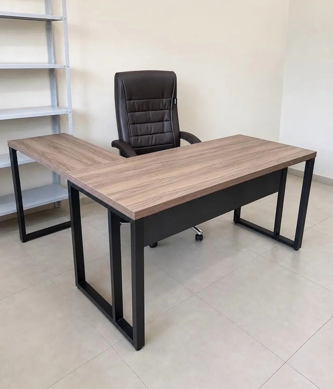 Mesa em L  modelo industrial 