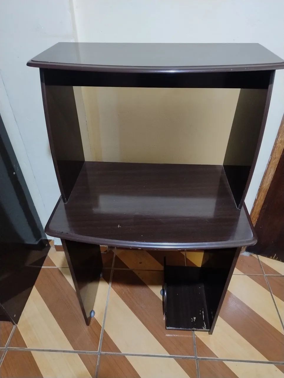 Mesa para Computador com Bandeja para Teclado - Excelente Estado