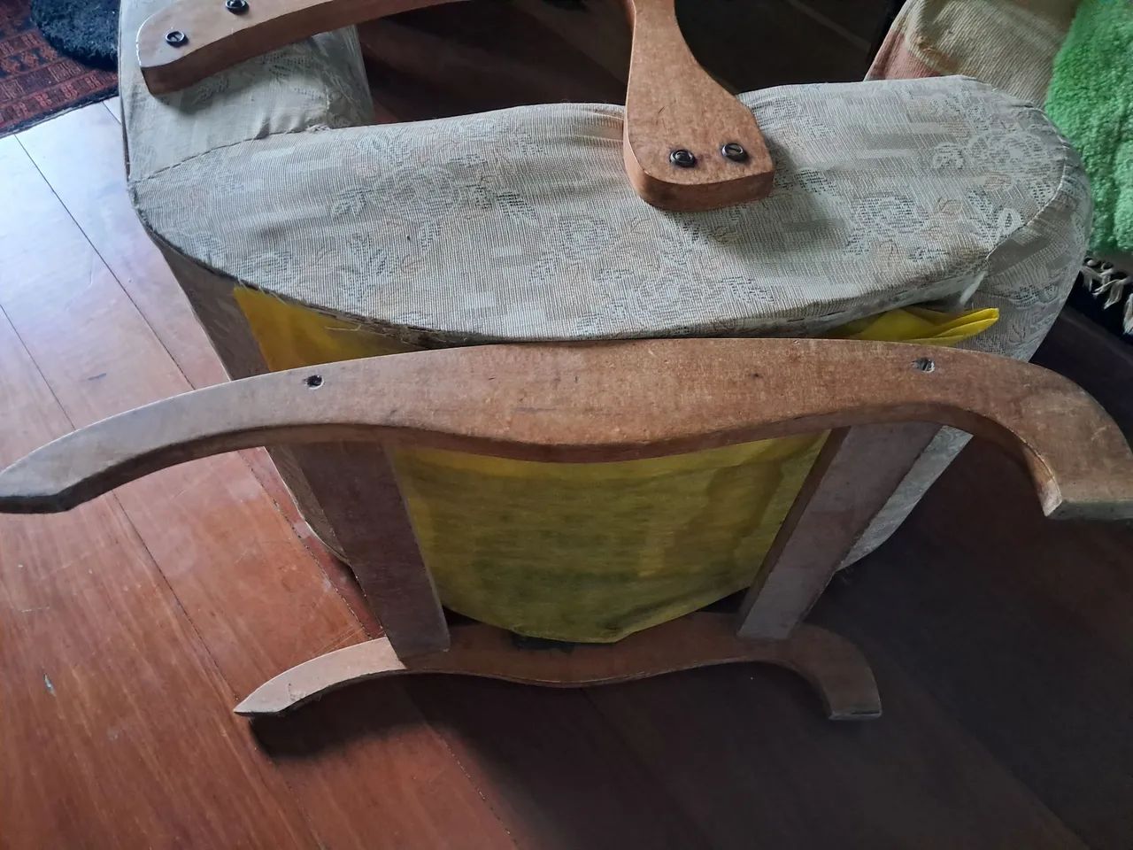 Vendo cadeira de balanço antiga  - Foto 4