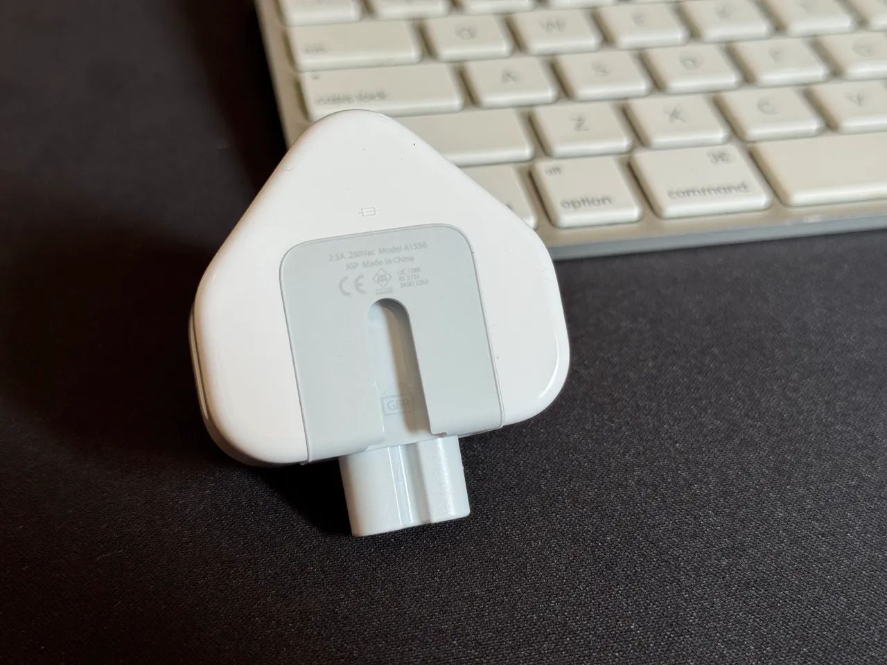 Tomada Apple UK 
