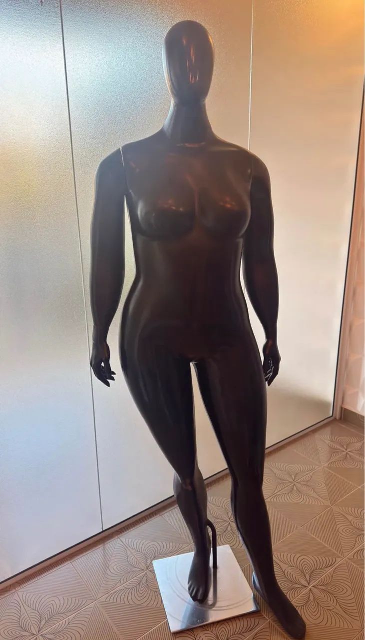 Manequim feminino plus size  - Foto 5