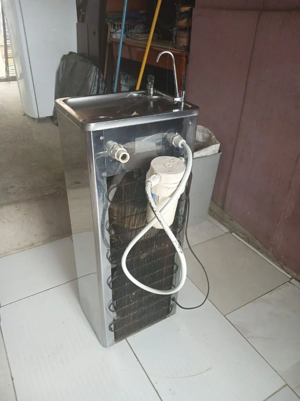 Vendo bebedouro de inox de coluna comercial 