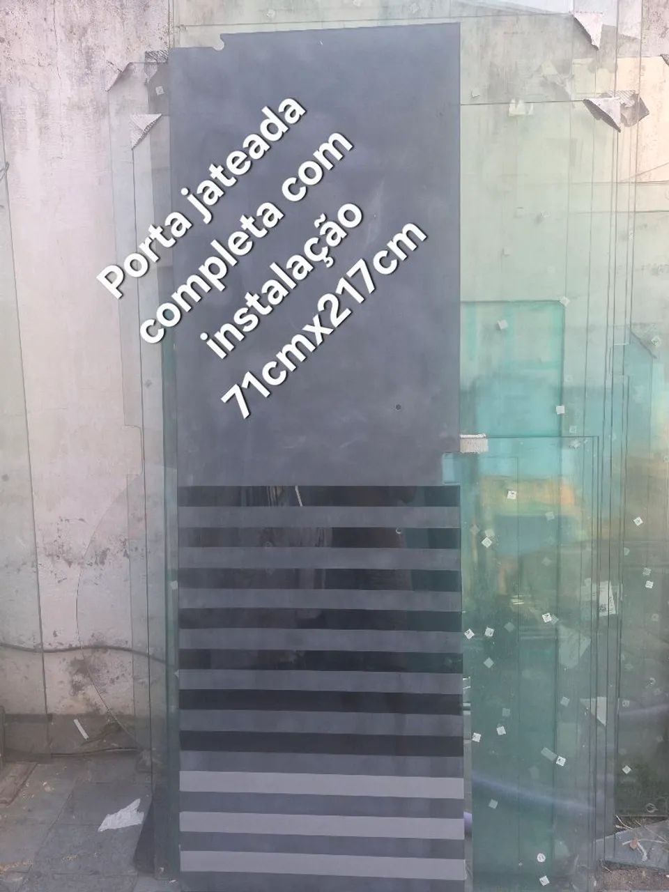 Porta jateada fumê