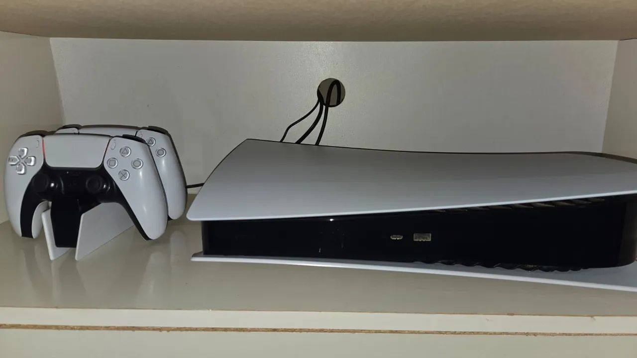 Console Ps5 Com 2 controles e Deck de carregamento