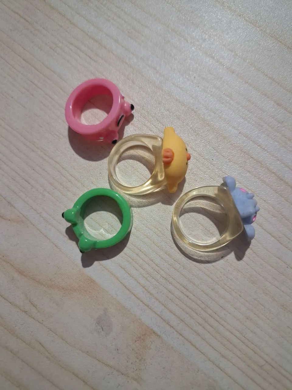 Kit com 4 anéis coloridos e divertidos - Foto 2