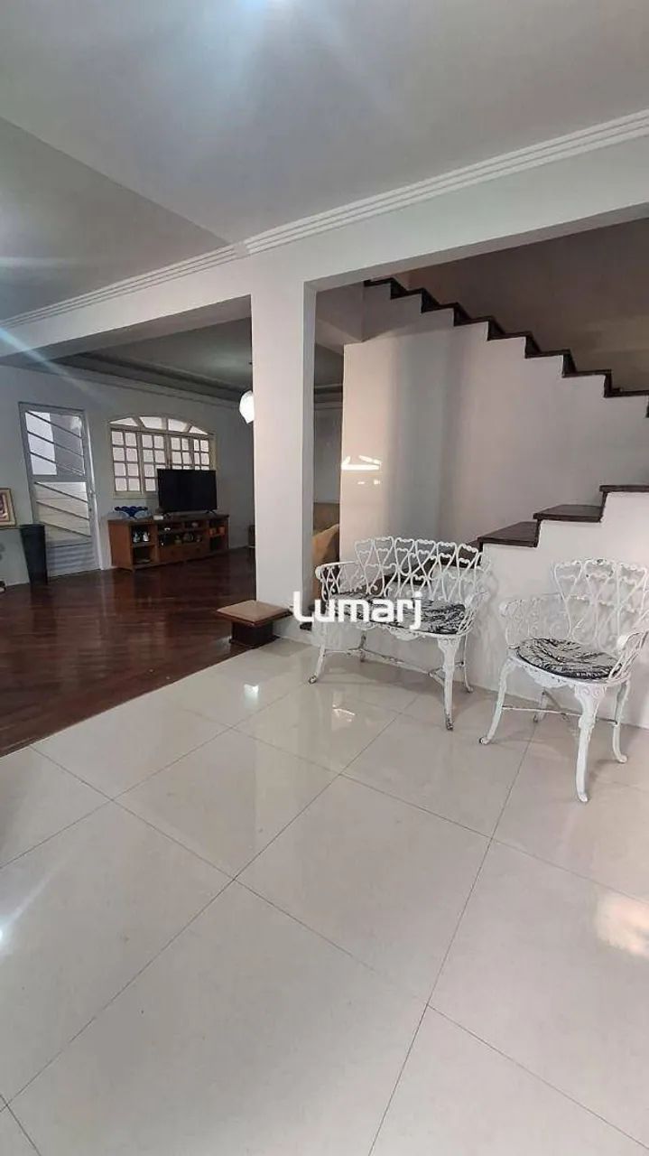Oportunidade: Ampla Casa com Varanda e Quintal - Foto 5