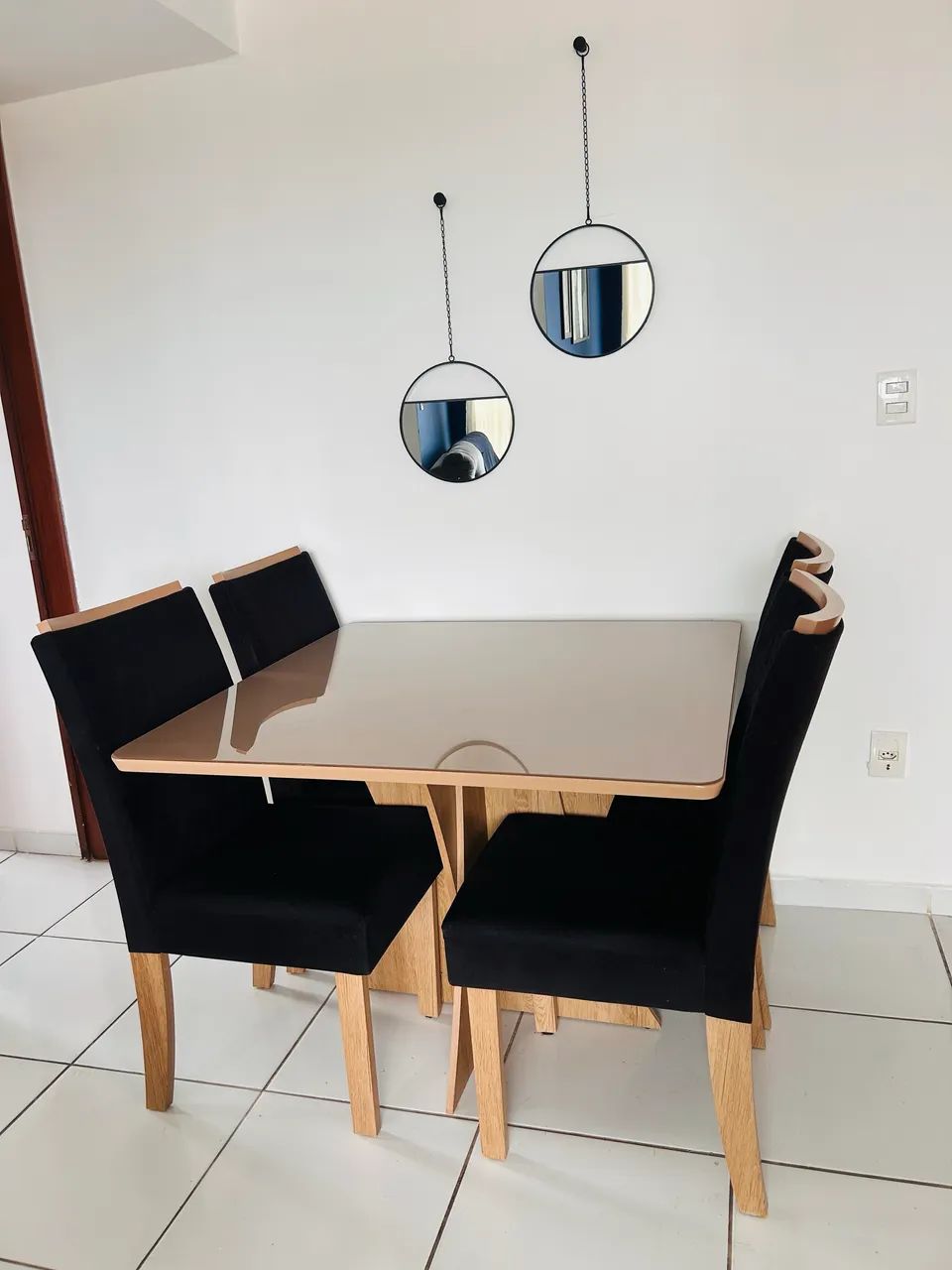 Mesa de jantar 4 lugares + Espelhos 