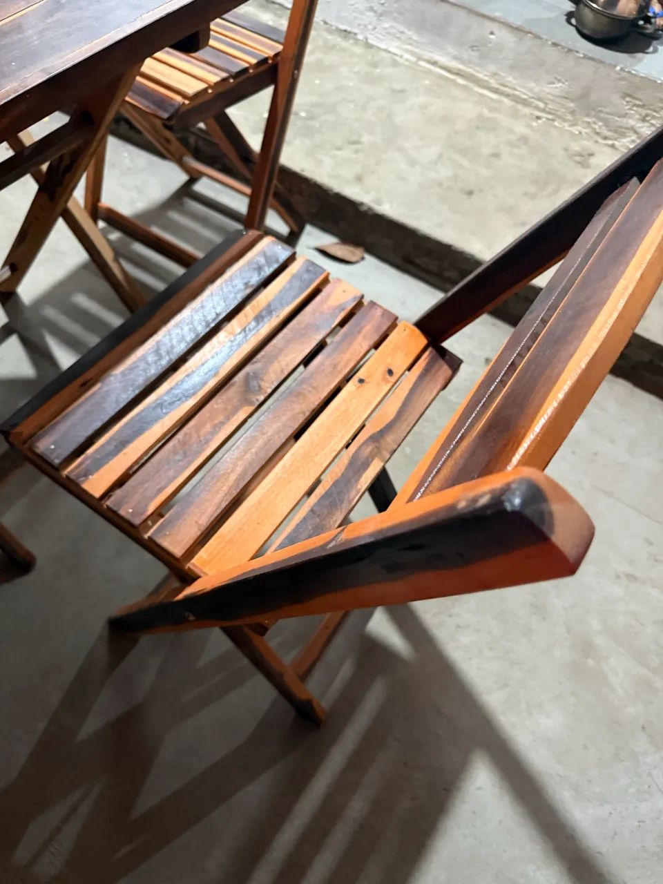Vendo Mesa com 4 cadeiras 