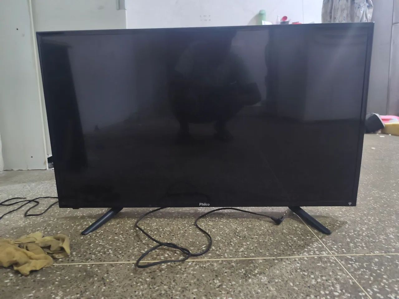 Vendo televisão semi nova 