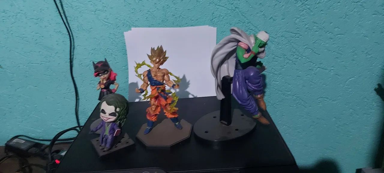 Bonecos Goku, Piccolo, Coringa e Batgirl (valor de todos juntos) - Foto 2