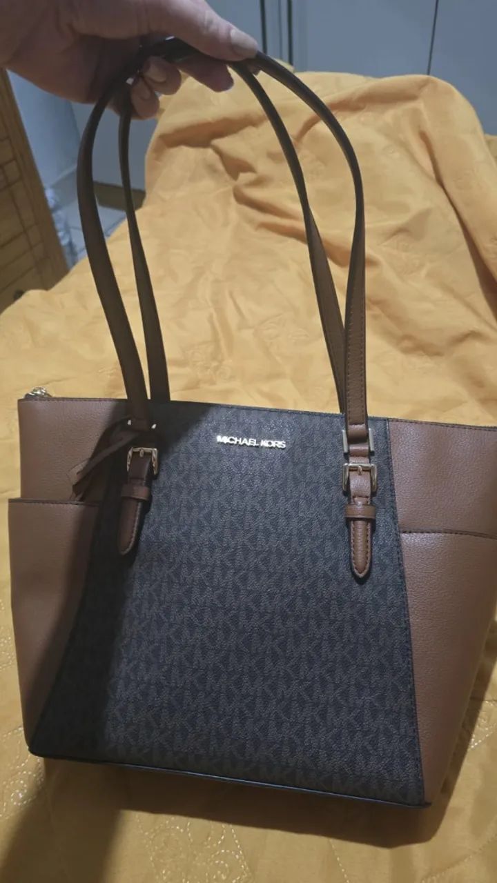 Bolsa MK com etiqueta 