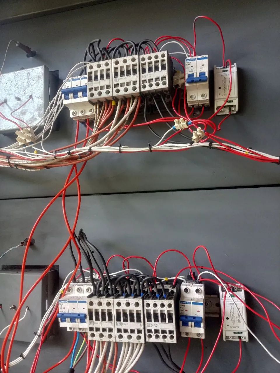 Eletricista industrial , predial e residencial 