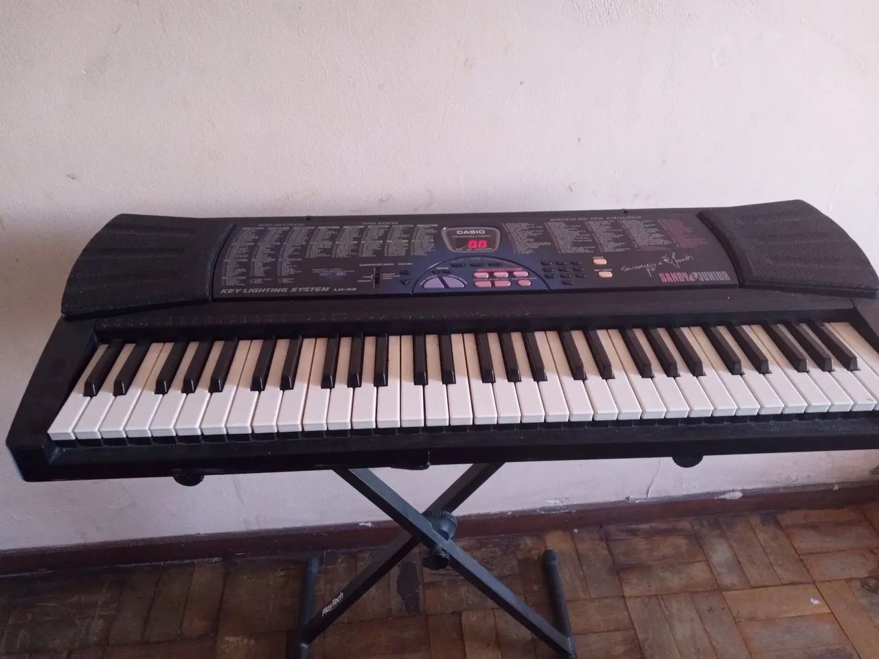 Vendo teclado ou troco música Casio  - Foto 4