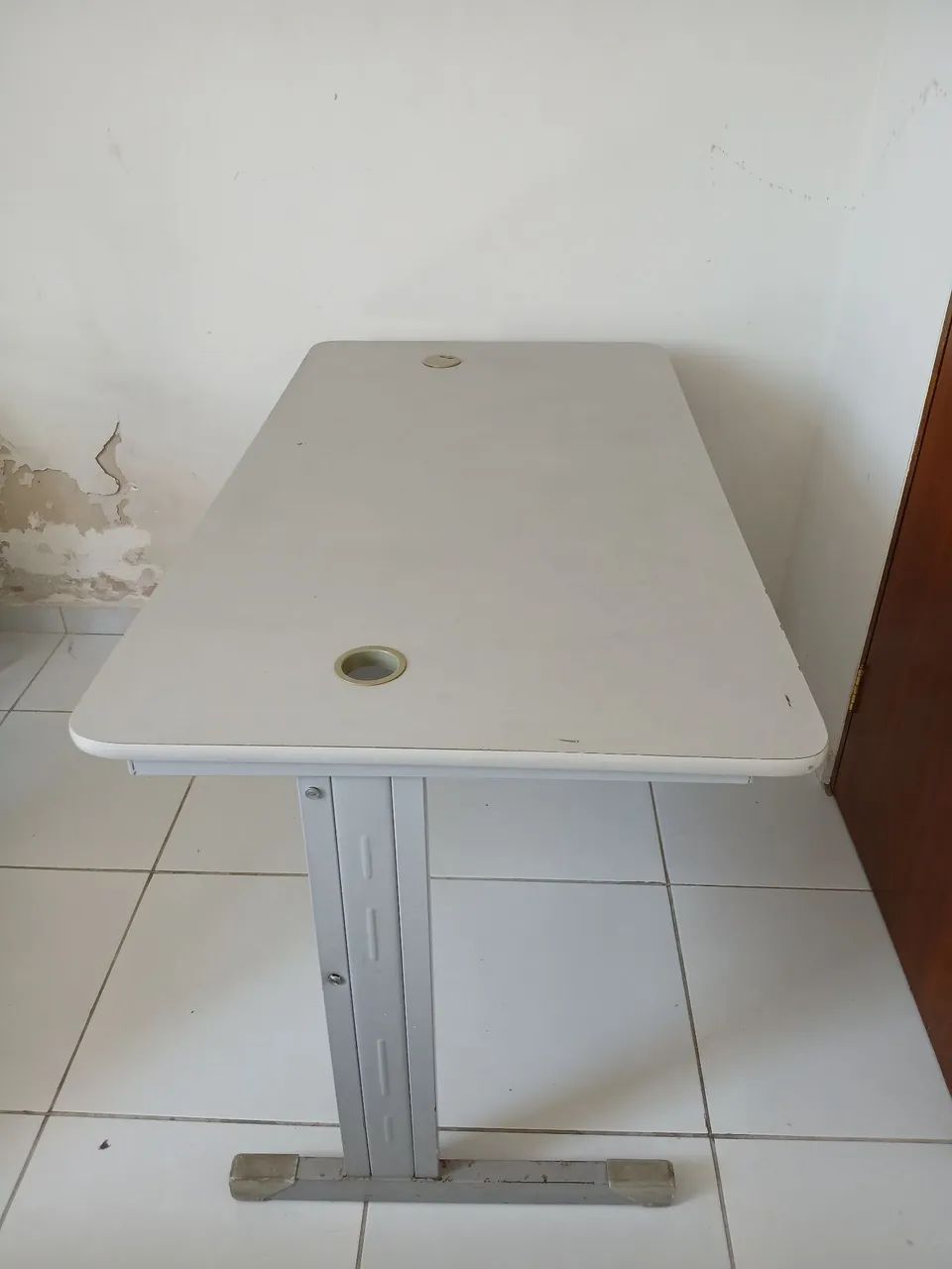 Vendo mesa para escritório sem gavetas usada - Foto 2