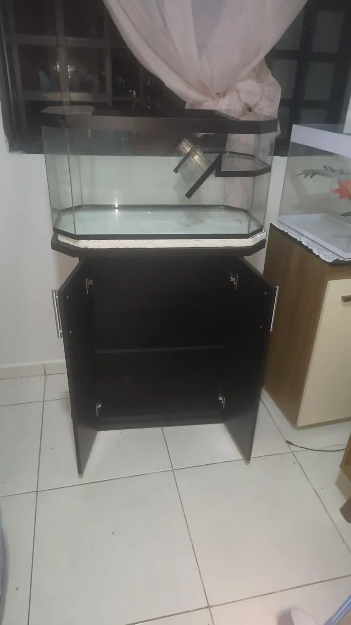 Aquário 100 litros com móvel junto  - Foto 3