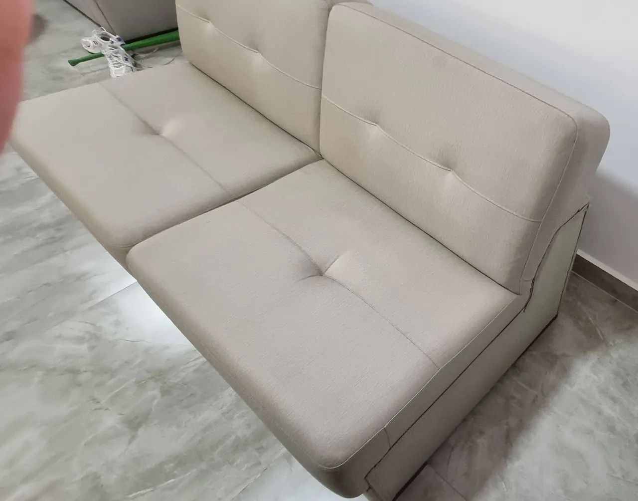 Sofa linho 2 lugares bege excelente estado - Foto 4