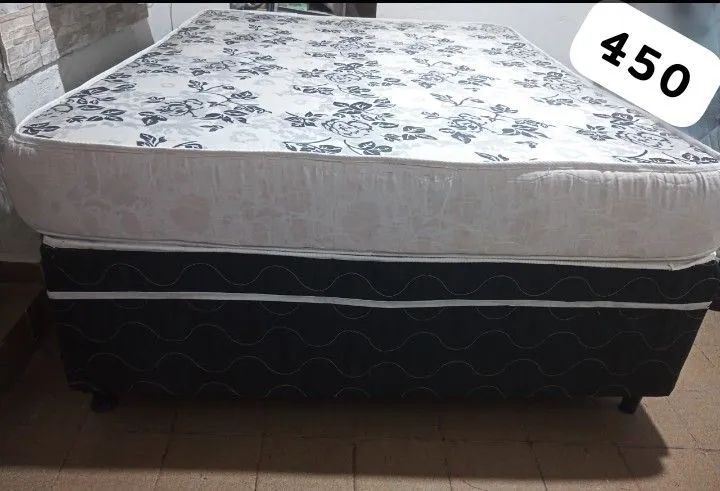 Cama box de casal: base e colchão em boas condições