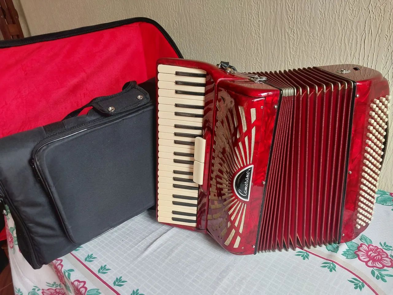 Acordeon Camerano 120 baixos. - Foto 2