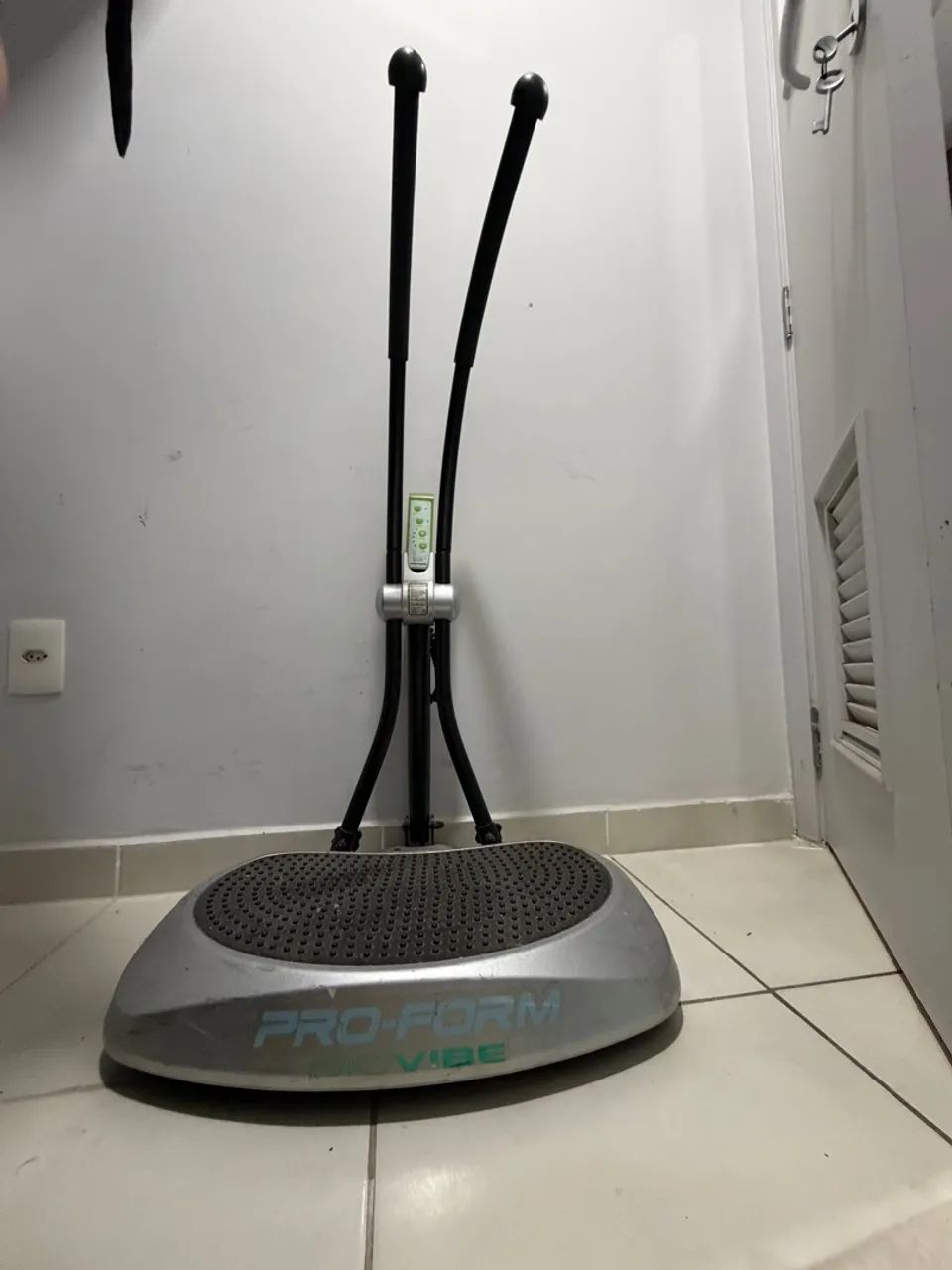 Plataforma vibratória com mal contato - DOAÇÃO  - Foto 3