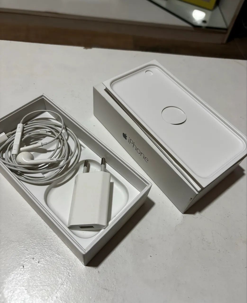 Apple iPhone 7 シルバー 本体128GB iPhone 7 128GB Prata