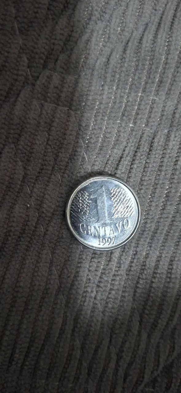 Moeda rara de R$ 0,01 prateada do ano 1997.