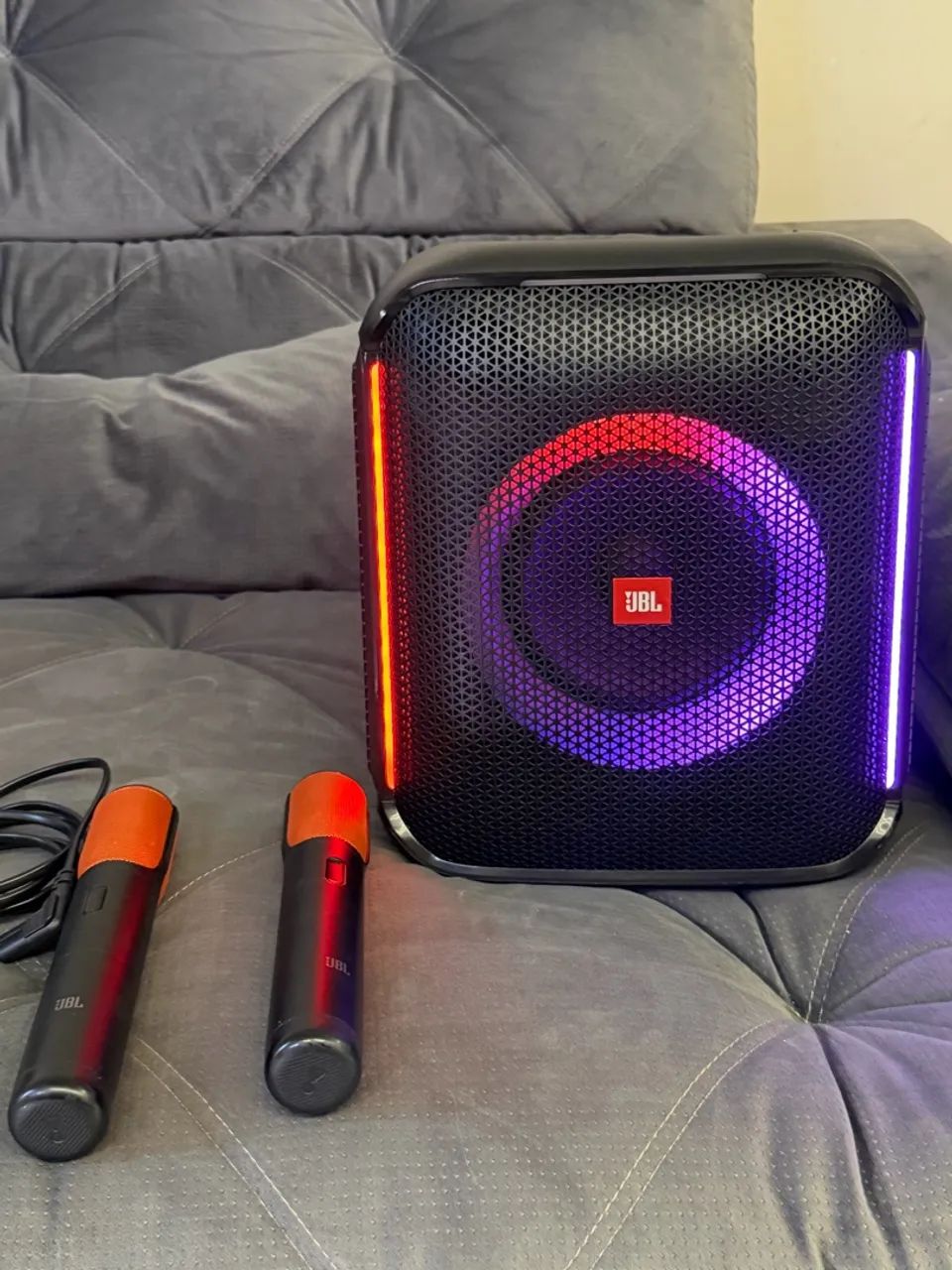 Jbl encore ,caixa com som absurdo e dois microfones de brinde para karaokê 1600$ - Foto 4