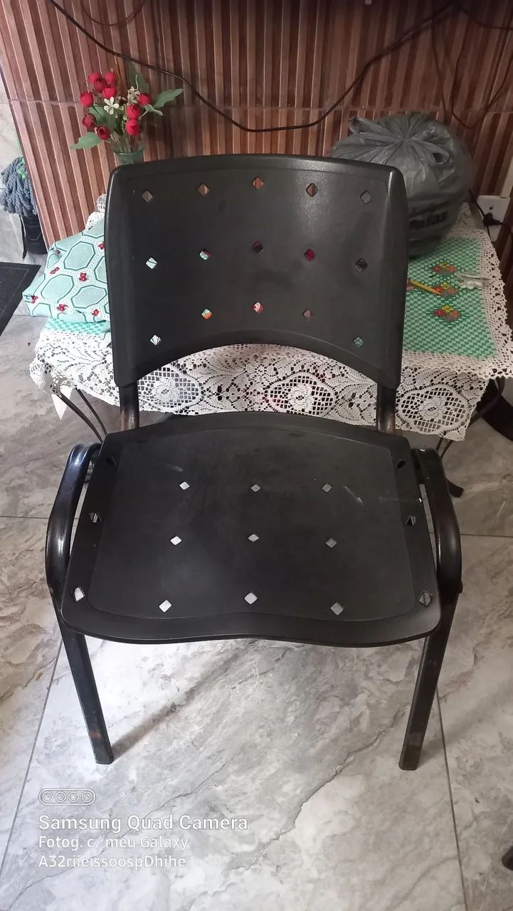 Vendo 2 cadeiras por R$80,00. - Foto 2