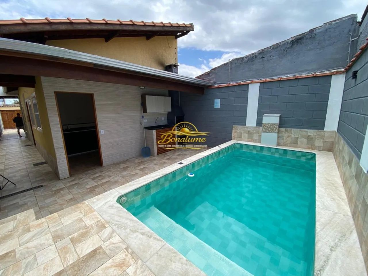 Casa com piscina a venda em Itanhaem/SP.