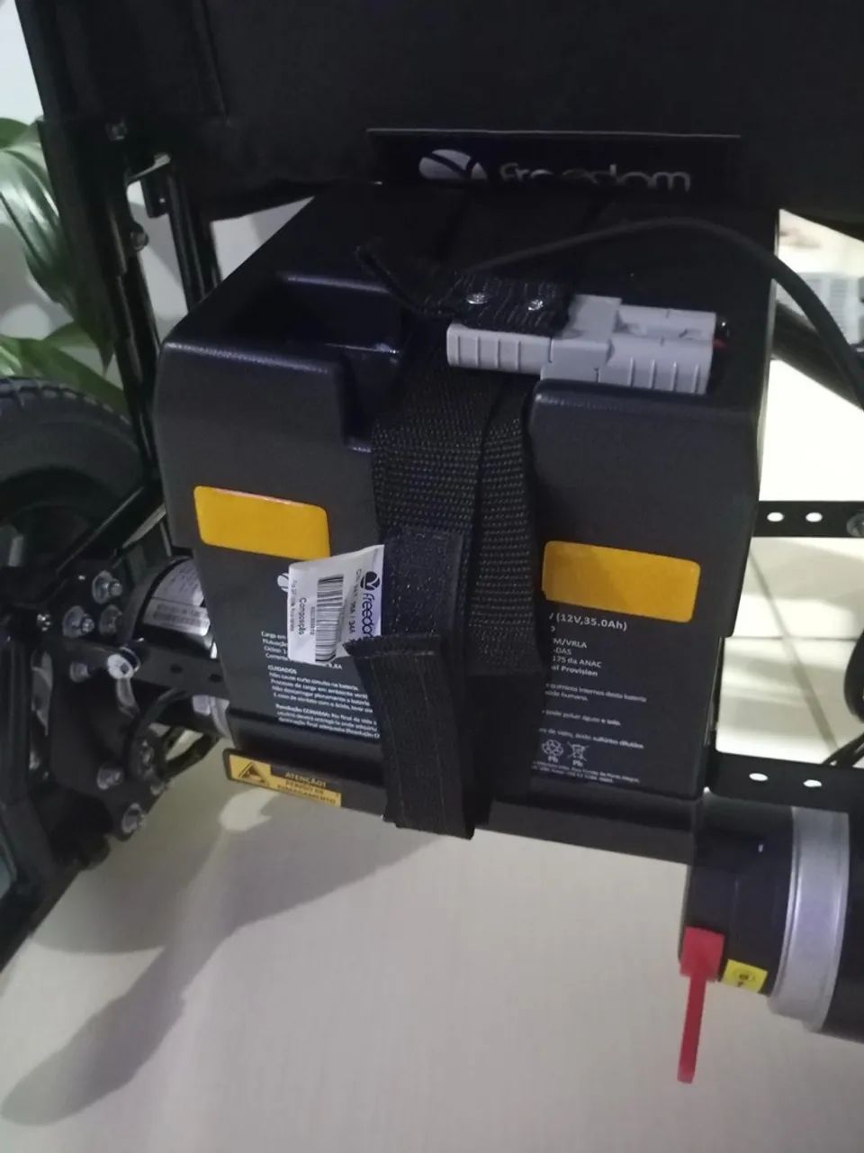 VENDO UMA CADEIRA MOTORIZADA  - Foto 4