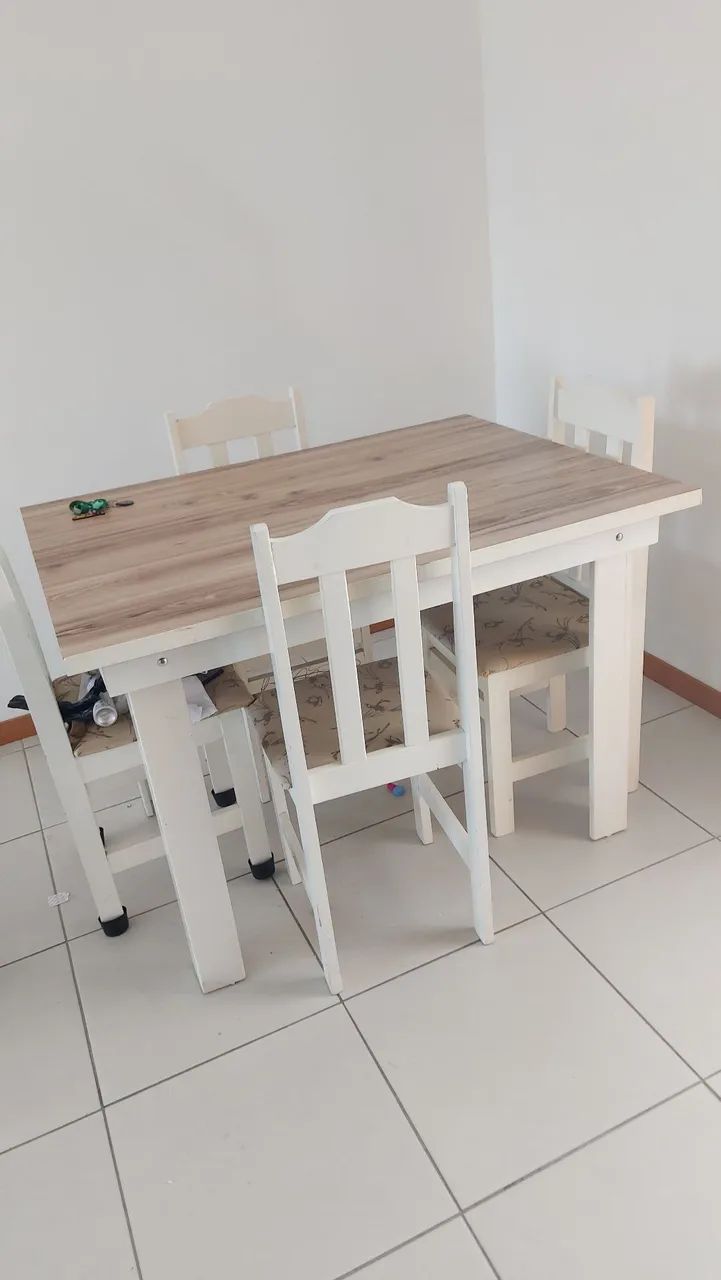 Mesa 4 cadeiras 