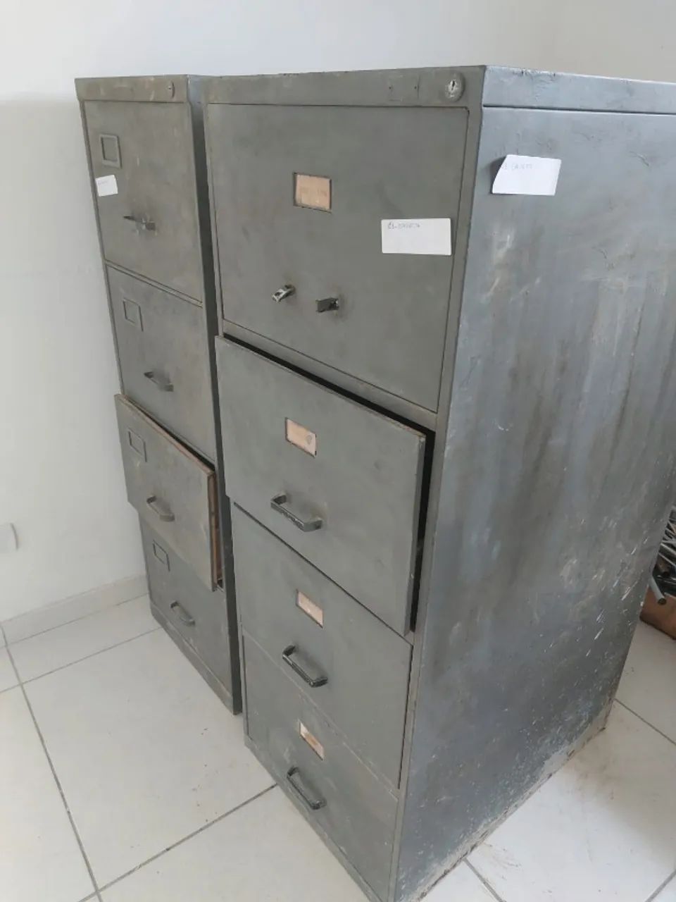 Armário de aço com 4 gavetas - Foto 2