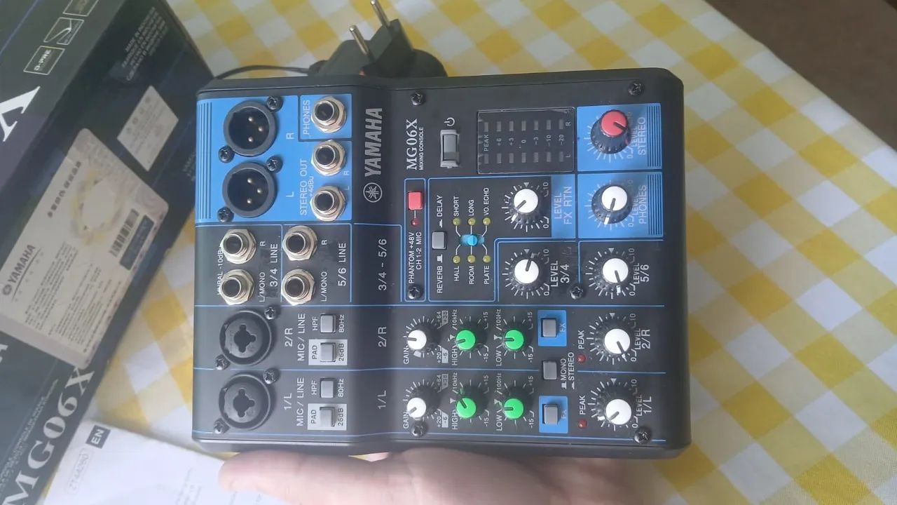 Mesa de som 6 canais 