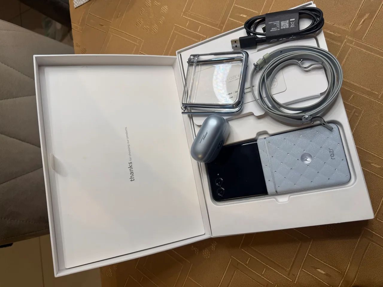Celular Motorola RAZR60 256 GB, Única Dona com NFE e na CX. - Foto 3
